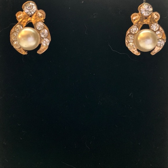 NWT Pearl and Rhinestone Y Necklace & Earrings - Picture 4 of 6